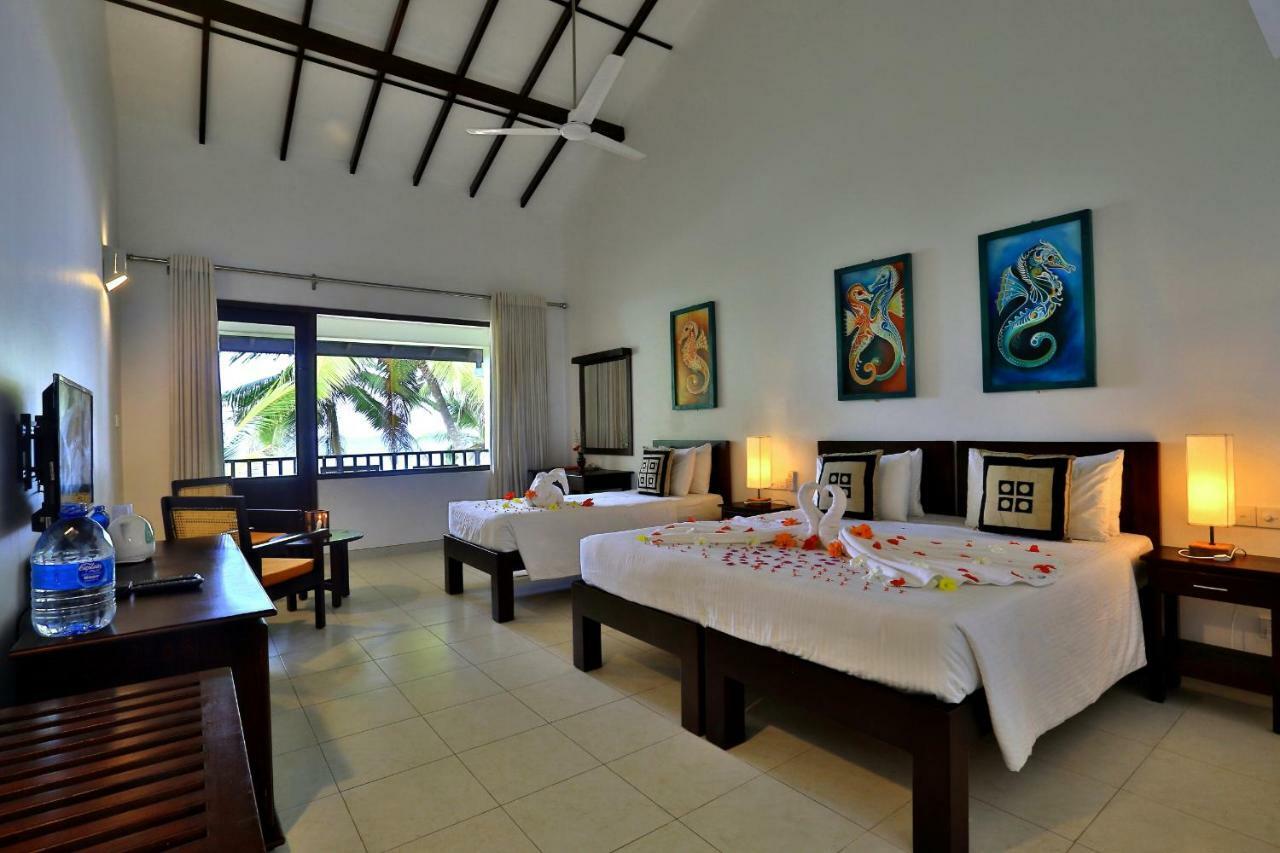 Sea Rock Villa Bentota Esterno foto