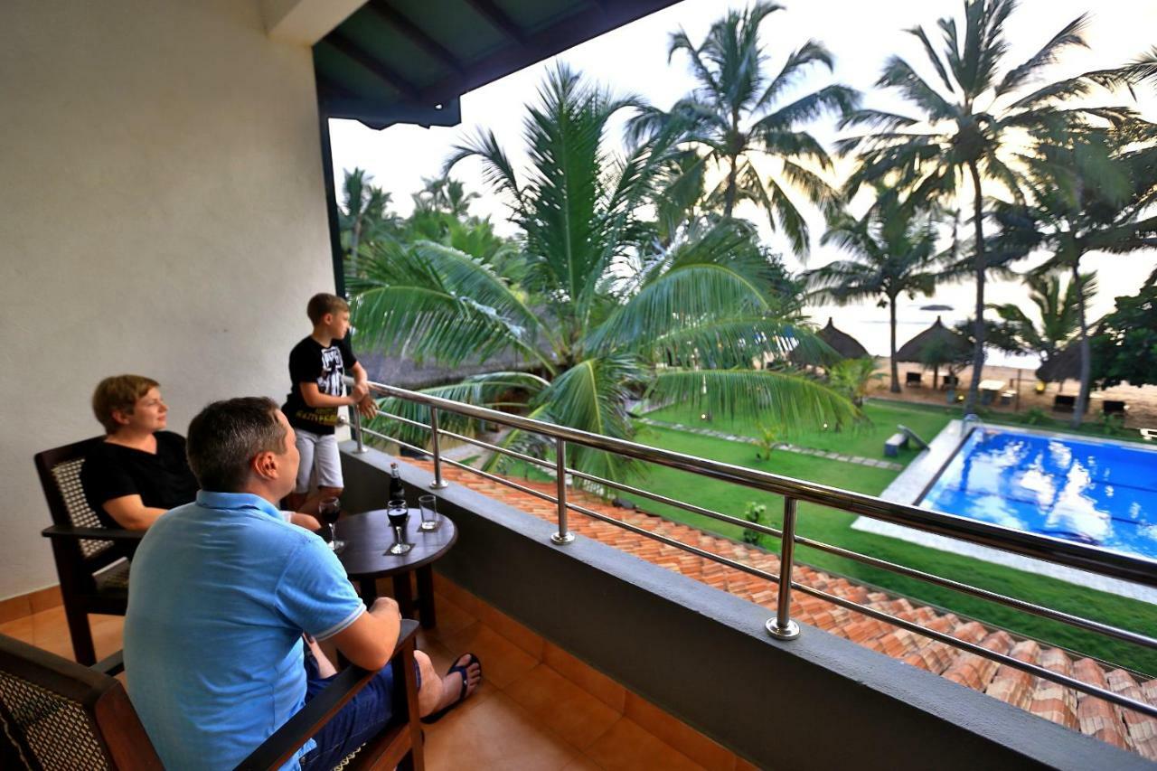 Sea Rock Villa Bentota Esterno foto